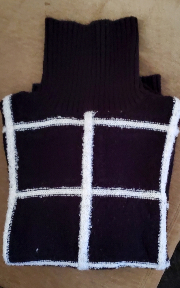NWOT Very stylishly designed sweater
